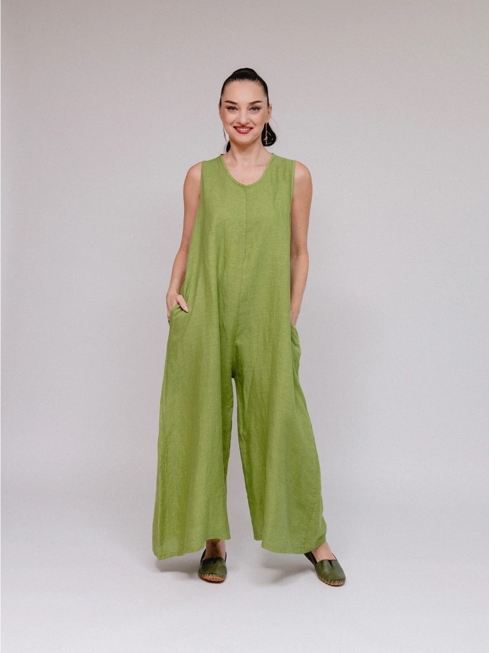 Saga 100 percent Italian linen Sleeveless Wide-Leg Linen Jumpsuit black cropped